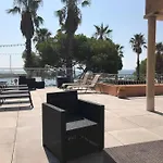 Seaside Terrace Retreat: Spacious 6-person Oasis With Sea Views *