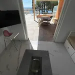 Seaside Terrace Retreat: Spacious 6-person Oasis With Sea Views Apartment Hyeres