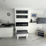 Seaside Terrace Retreat: Spacious 6-person Oasis With Sea Views Apartment *