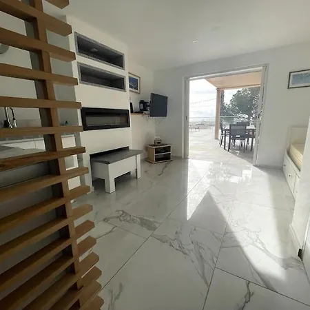 Apartment Seaside Terrace Retreat: Spacious 6-person Oasis With Sea Views Hyeres
