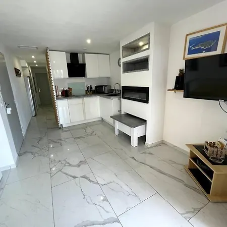 110 M2 De Terras Vue Mer, Pieds Dans L Eau Pour 6 Pers Maxi Avec Clim Et Wifi Fibre Avec 390 Places De Parking Gratuites A Proximite Apartmán *