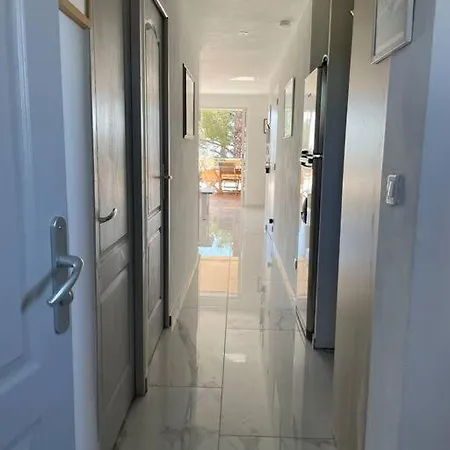 110 M2 De Terras Vue Mer, Pieds Dans L Eau Pour 6 Pers Maxi Avec Clim Et Wifi Fibre Avec 390 Places De Parking Gratuites A Proximite Apartmán *