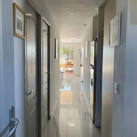 110 M2 De Terras Vue Mer, Pieds Dans L Eau Pour 6 Pers Maxi Avec Clim Et Wifi Fibre Avec 390 Places De Parking Gratuites A Proximite Ιέρ
