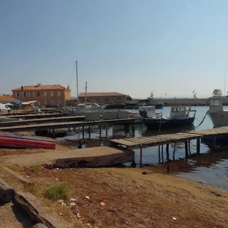 110 M2 De Terras Vue Mer, Pieds Dans L Eau Pour 6 Pers Maxi Avec Clim Et Wifi Fibre Avec 390 Places De Parking Gratuites A Proximite Apartment Hyères