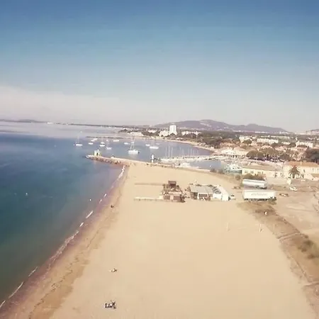 110 M2 De Terras Vue Mer, Pieds Dans L Eau Pour 6 Pers Maxi Avec Clim Et Wifi Fibre Avec 390 Places De Parking Gratuites A Proximite Lejlighed
