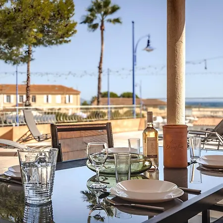 Apartment 110 M2 De Terras Vue Mer, Pieds Dans L Eau Pour 6 Pers Maxi Avec Clim Et Wifi Fibre Avec 390 Places De Parking Gratuites A Proximite Hyères