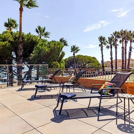 شقة 110 M2 De Terras Vue Mer, Pieds Dans L Eau Pour 6 Pers Maxi Avec Clim Et Wifi Fibre Avec 390 Places De Parking Gratuites A Proximite