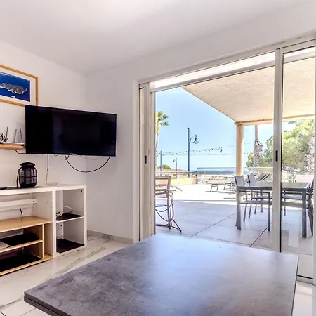 شقة 110 M2 De Terras Vue Mer, Pieds Dans L Eau Pour 6 Pers Maxi Avec Clim Et Wifi Fibre Avec 390 Places De Parking Gratuites A Proximite Hyères