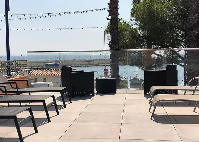 110 M2 De Terras Vue Mer, Pieds Dans L Eau Pour 6 Pers Maxi Avec Clim Et Wifi Fibre Avec 390 Places De Parking Gratuites A Proximite * Hyères