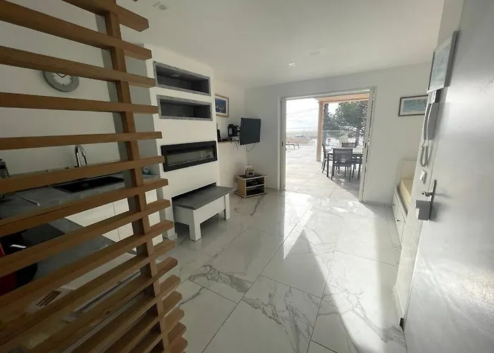 110 M2 De Terras Vue Mer, Pieds Dans L Eau Pour 6 Pers Maxi Avec Clim Et Wifi Fibre Avec 390 Places De Parking Gratuites A Proximite