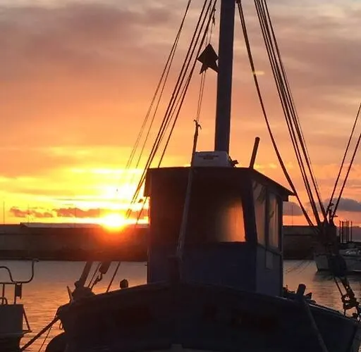 110 M2 De Terras Vue Mer, Pieds Dans L Eau Pour 6 Pers Maxi Avec Clim Et Wifi Fibre Avec 390 Places De Parking Gratuites A Proximite Lejlighed