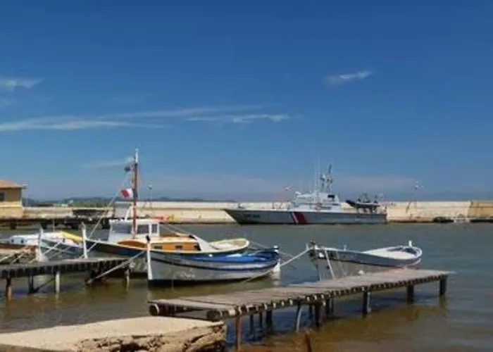 110 M2 De Terras Vue Mer, Pieds Dans L Eau Pour 6 Pers Maxi Avec Clim Et Wifi Fibre Avec 390 Places De Parking Gratuites A Proximite Lejlighed