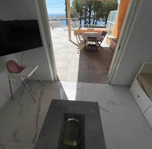 110 M2 De Terras Vue Mer, Pieds Dans L Eau Pour 6 Pers Maxi Avec Clim Et Wifi Fibre Avec 390 Places De Parking Gratuites A Proximite Lejlighed Hyères