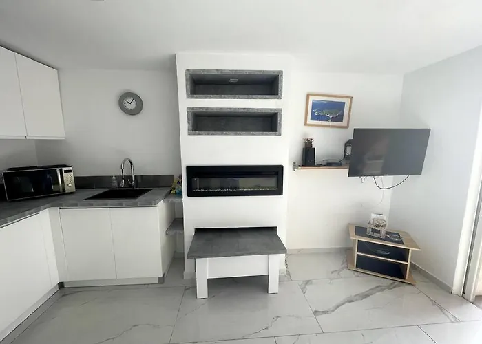 110 M2 De Terras Vue Mer, Pieds Dans L Eau Pour 6 Pers Maxi Avec Clim Et Wifi Fibre Avec 390 Places De Parking Gratuites A Proximite Lejlighed *