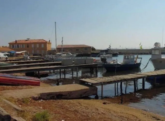 110 M2 De Terras Vue Mer, Pieds Dans L Eau Pour 6 Pers Maxi Avec Clim Et Wifi Fibre Avec 390 Places De Parking Gratuites A Proximite Lejlighed Hyères