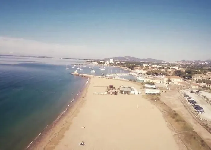 110 M2 De Terras Vue Mer, Pieds Dans L Eau Pour 6 Pers Maxi Avec Clim Et Wifi Fibre Avec 390 Places De Parking Gratuites A Proximite Lejlighed