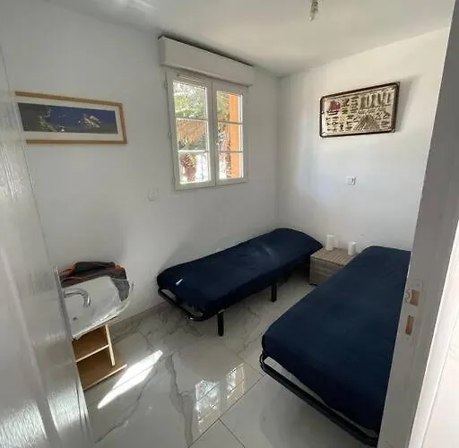 110 M2 De Terras Vue Mer, Pieds Dans L Eau Pour 6 Pers Maxi Avec Clim Et Wifi Fibre Avec 390 Places De Parking Gratuites A Proximite Hyères